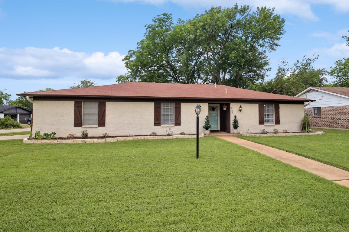 922 Kerry Street Benbrook TX 76126