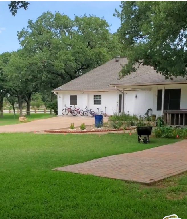 2524 Mockingbird Road Burleson TX 76028