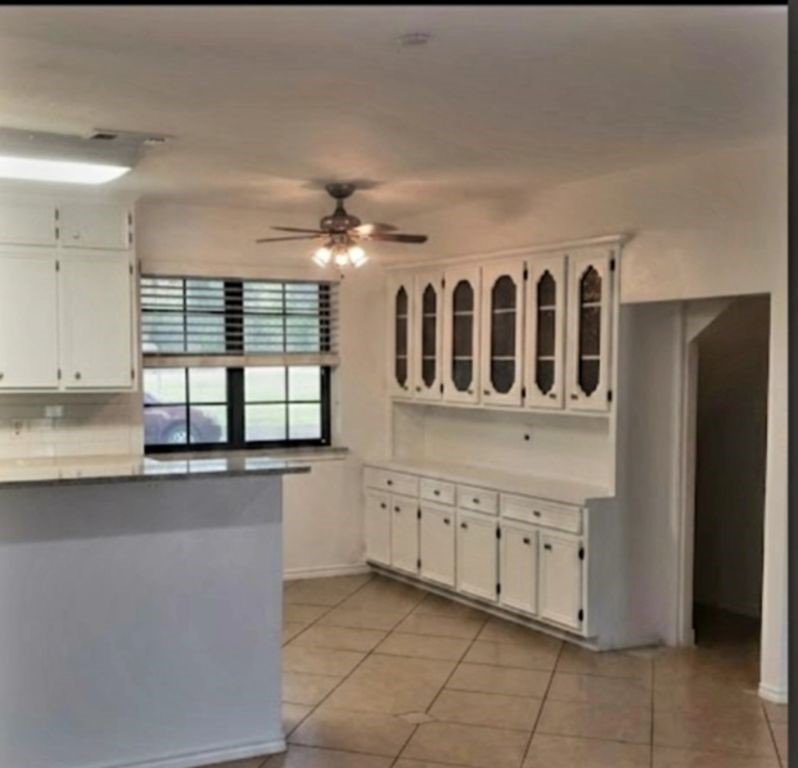 2524 Mockingbird Road Burleson TX 76028