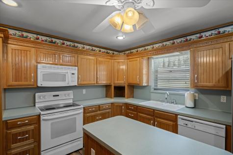 3121 Vz County Road 1215 Grand Saline TX 75140