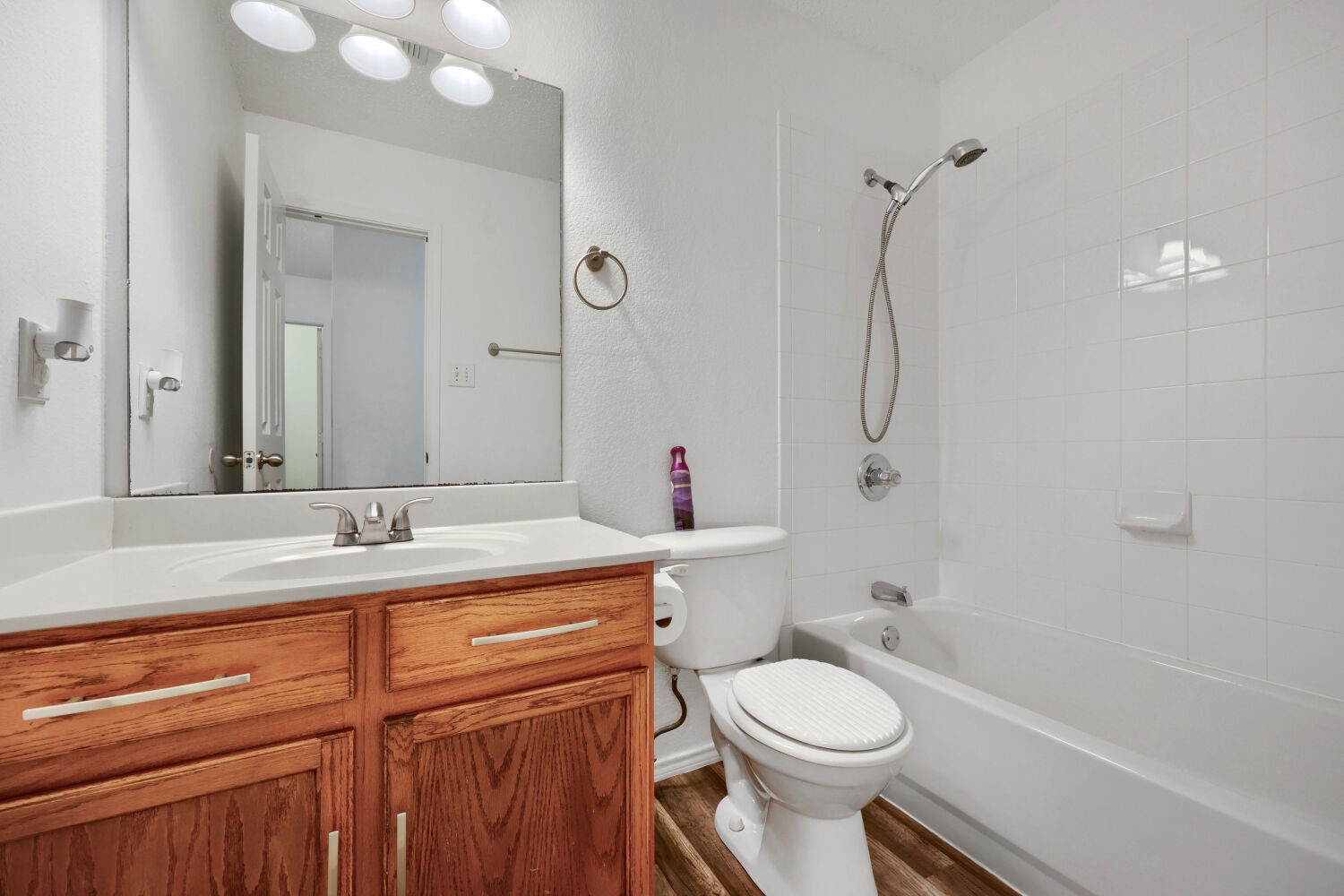 903 Hems Lane Arlington TX 76001