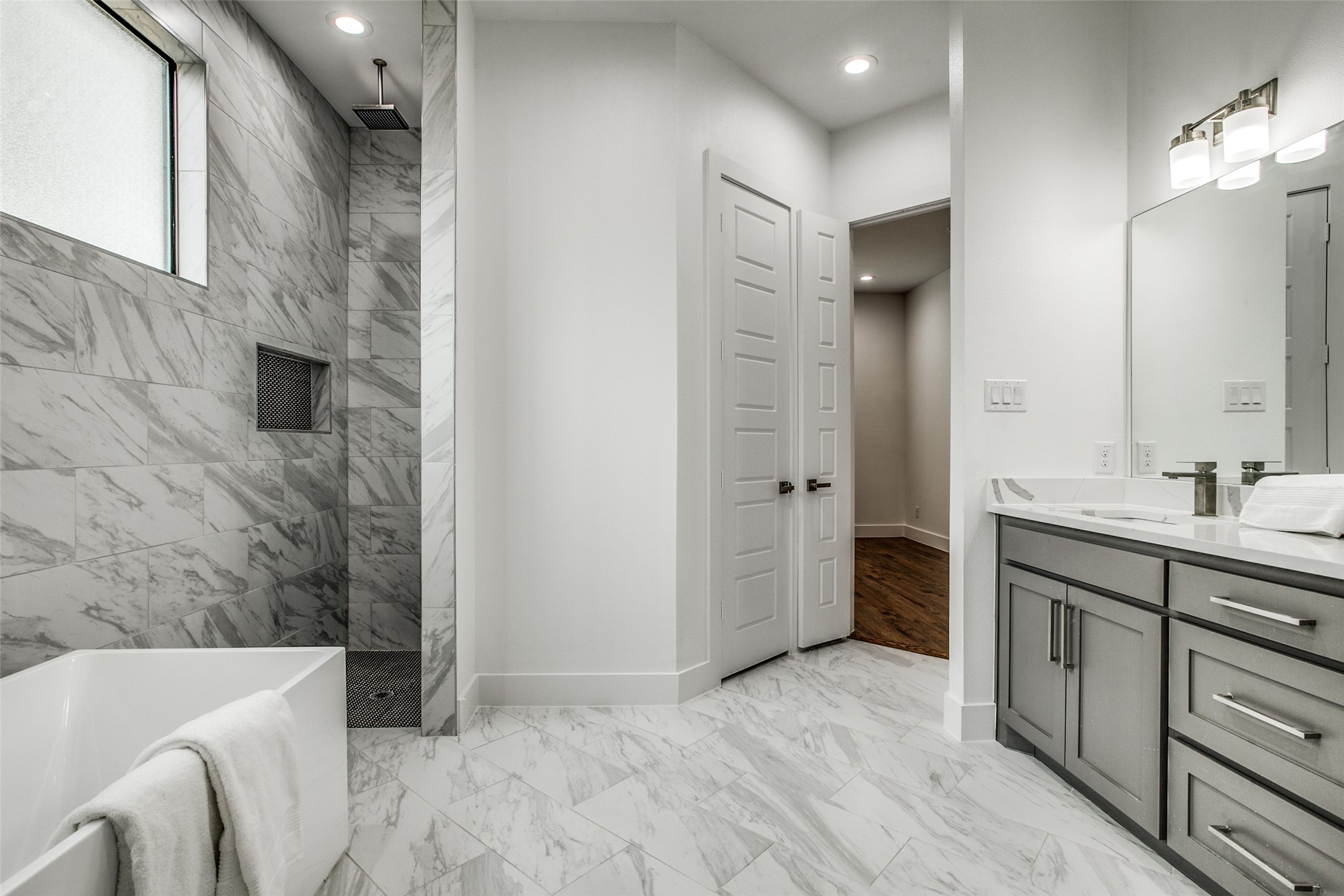 2042 Bickers Street Dallas TX 75212