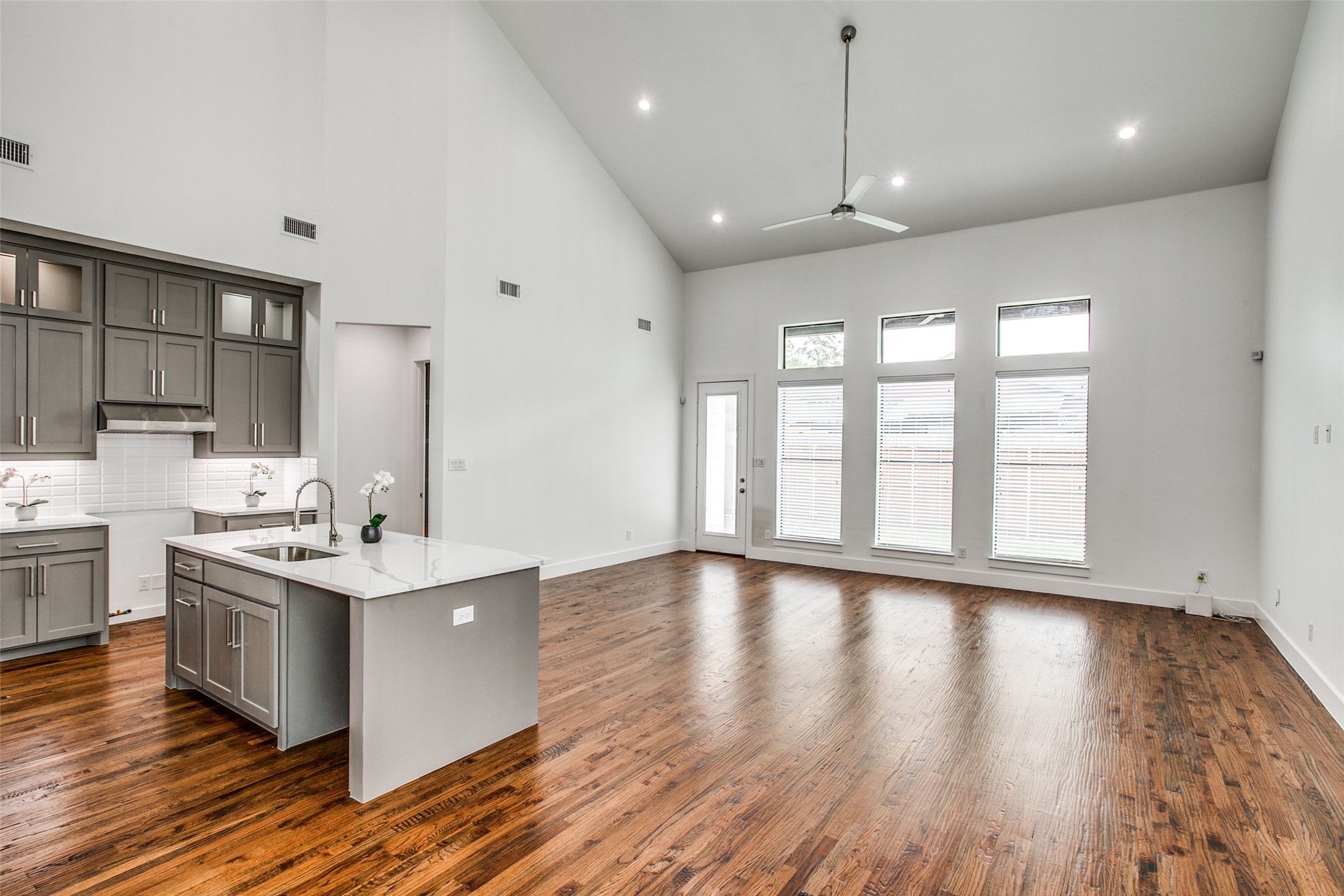 2042 Bickers Street Dallas TX 75212