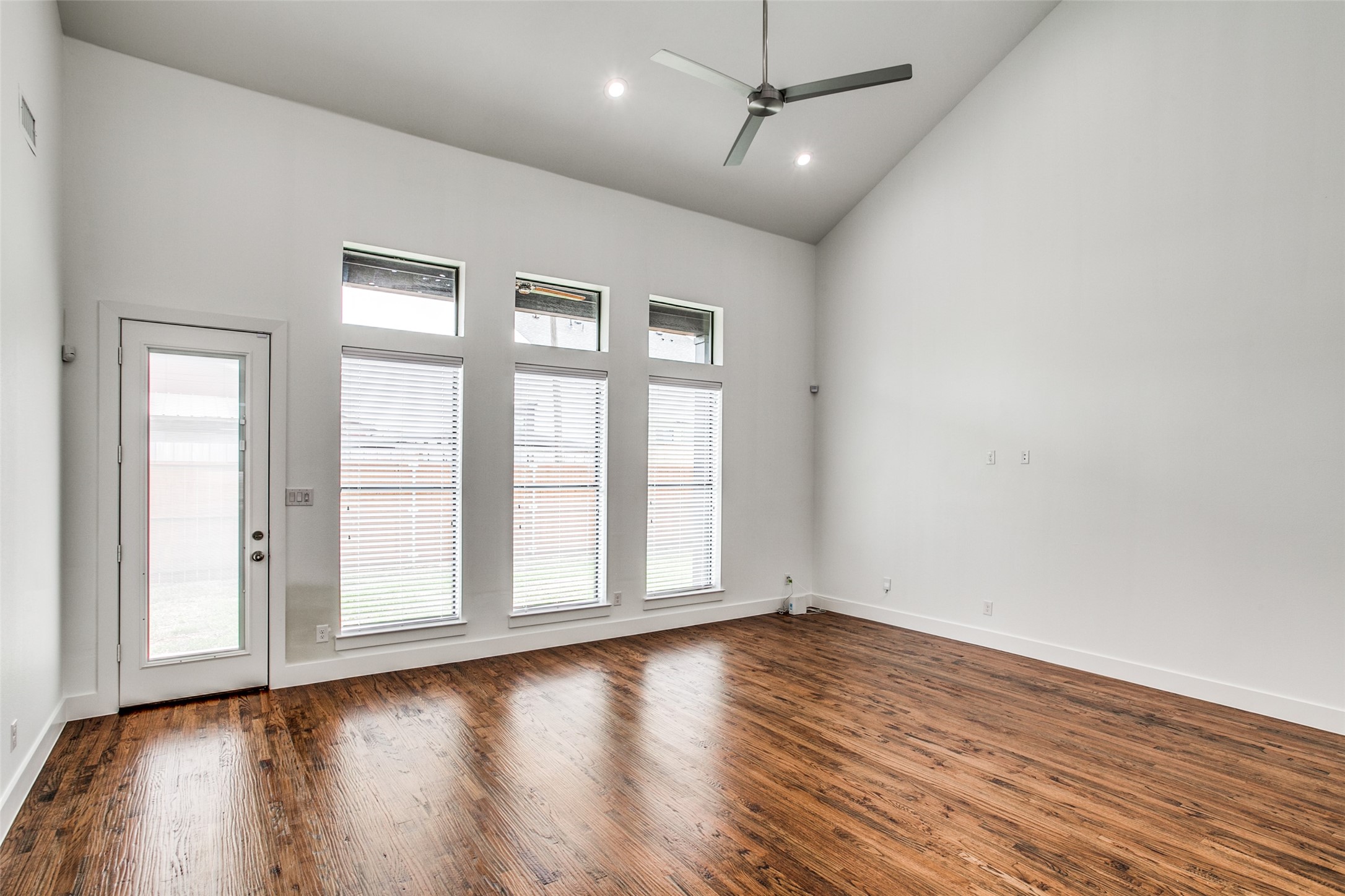 2042 Bickers Street Dallas TX 75212