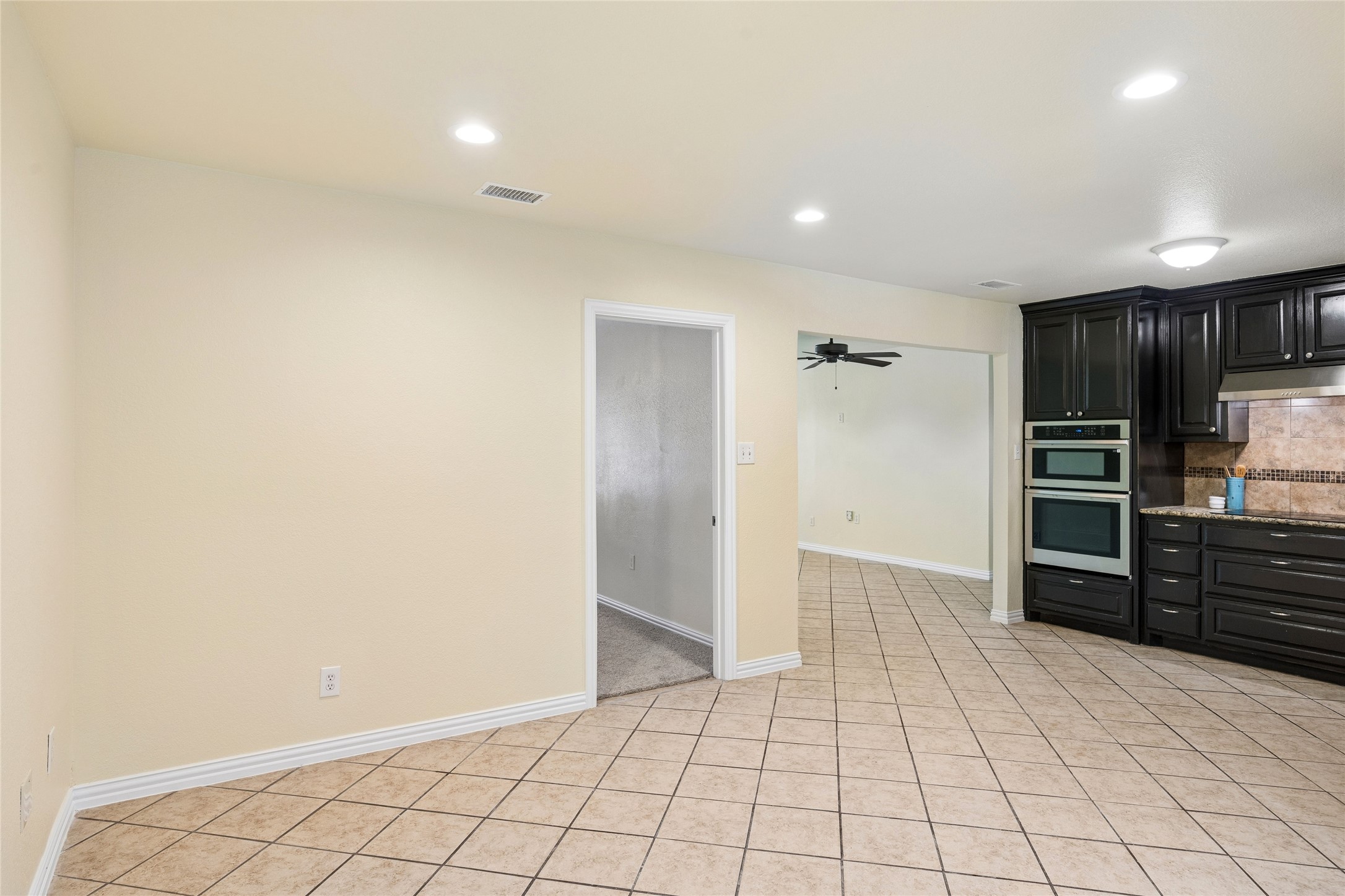 1042 SW 3rd Street Grand Prairie TX 75051