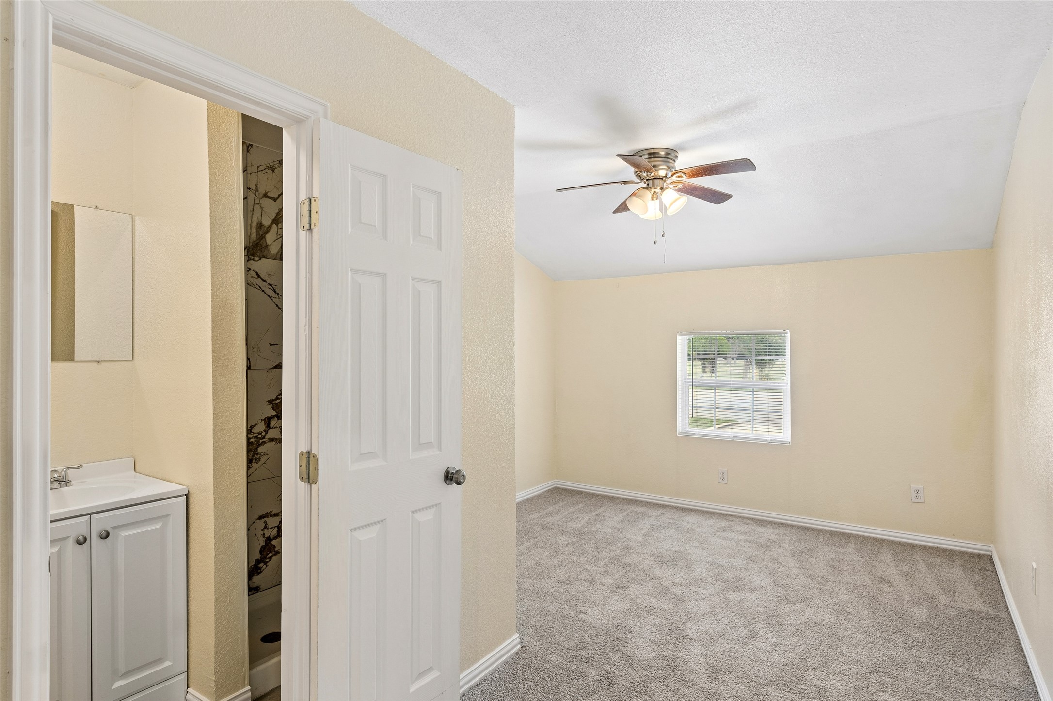 1042 SW 3rd Street Grand Prairie TX 75051