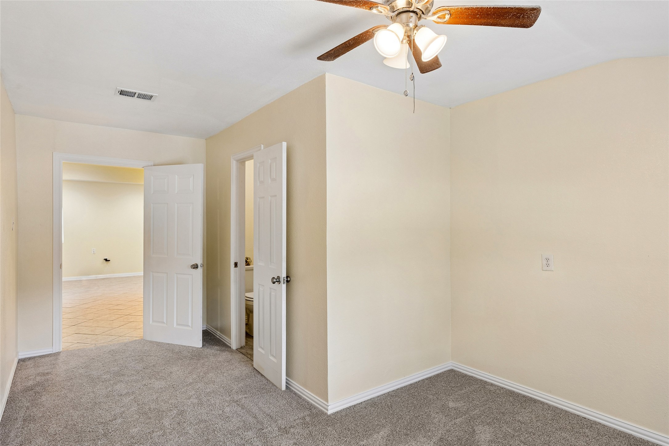 1042 SW 3rd Street Grand Prairie TX 75051