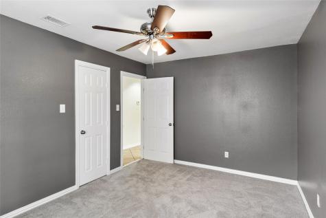 1042 SW 3rd Street Grand Prairie TX 75051