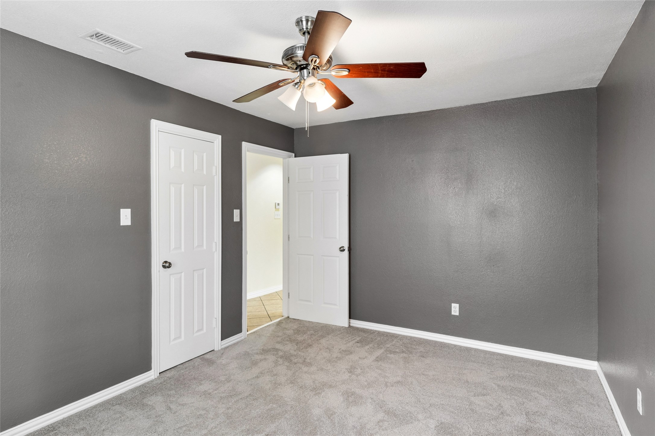 1042 SW 3rd Street Grand Prairie TX 75051