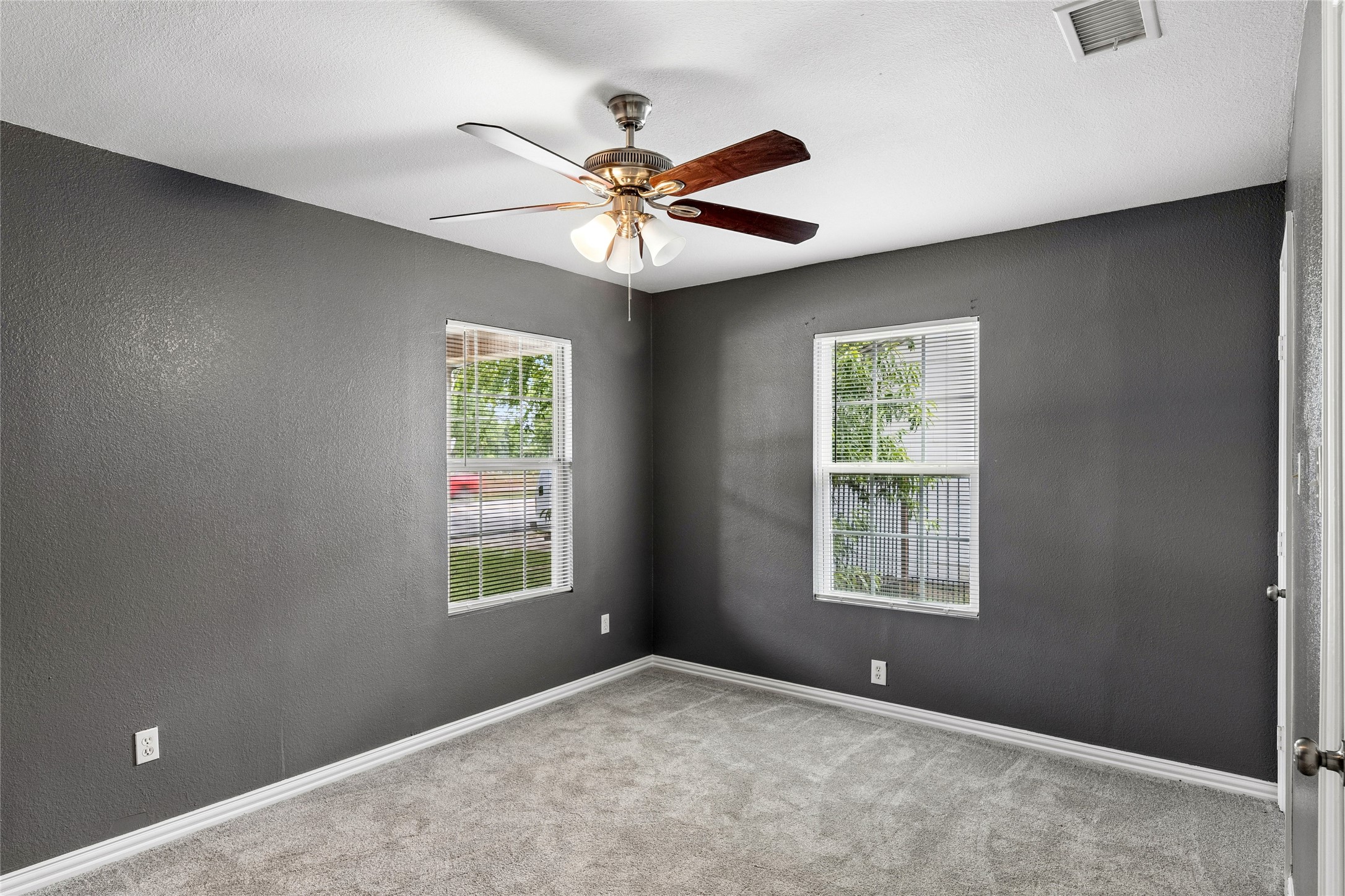 1042 SW 3rd Street Grand Prairie TX 75051