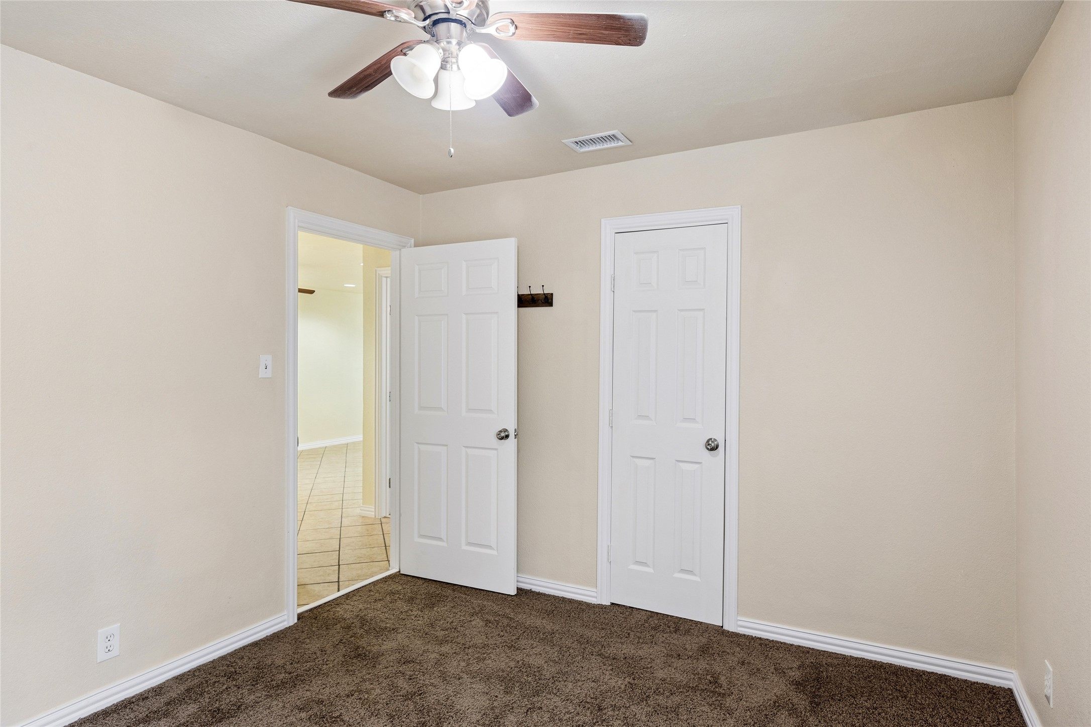 1042 SW 3rd Street Grand Prairie TX 75051