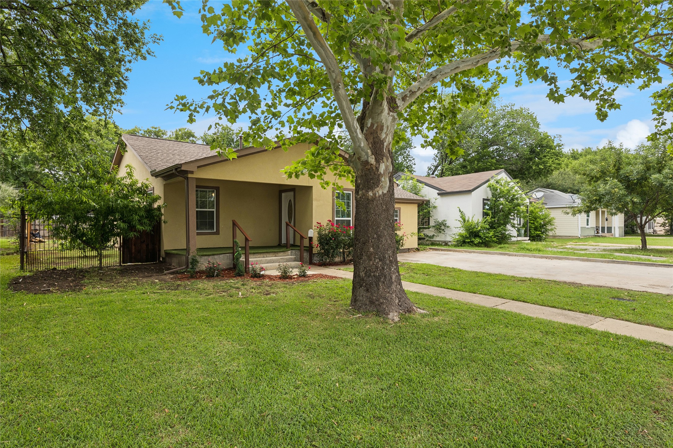 1042 SW 3rd Street Grand Prairie TX 75051