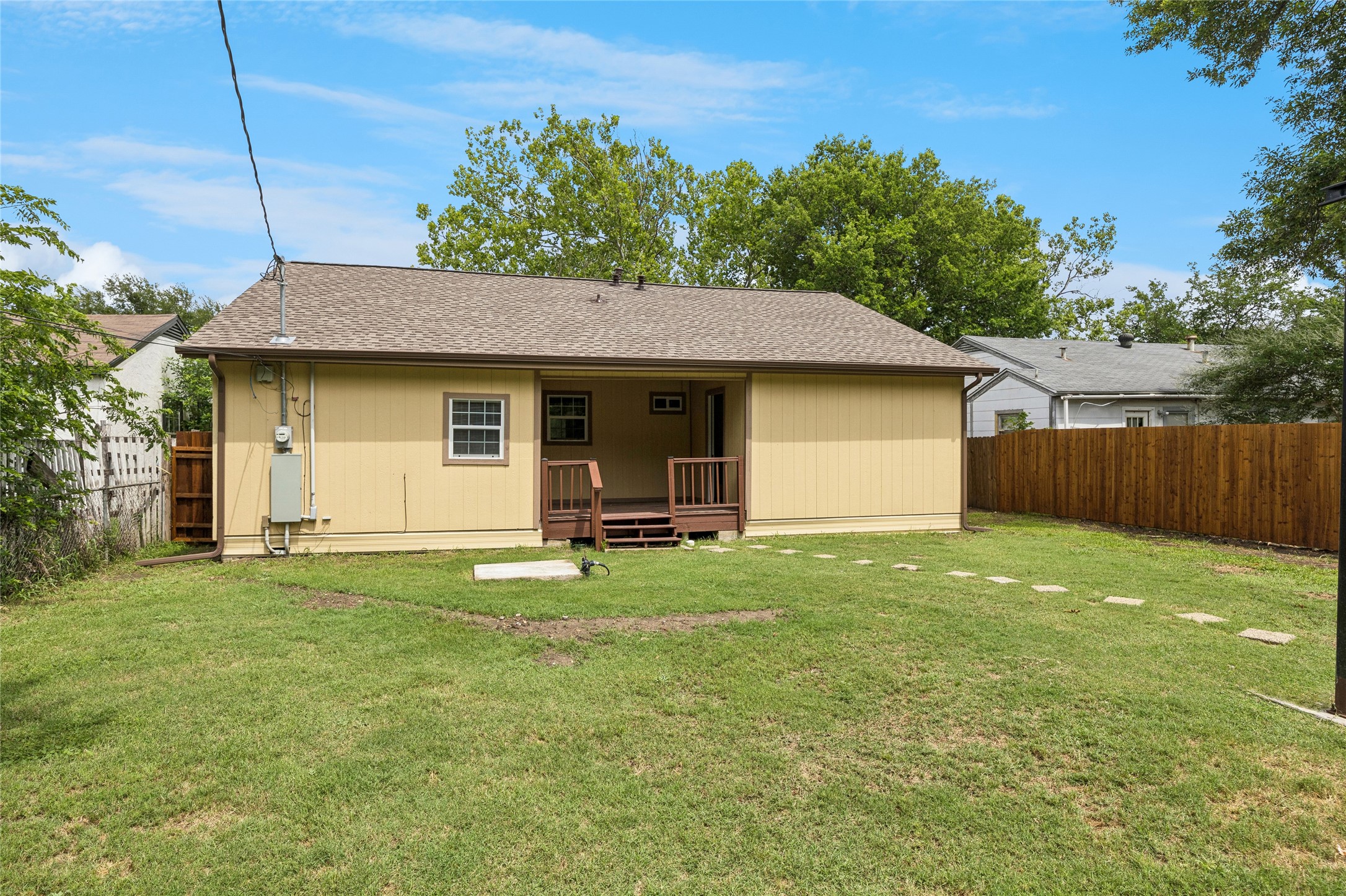 1042 SW 3rd Street Grand Prairie TX 75051