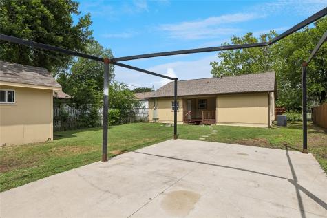 1042 SW 3rd Street Grand Prairie TX 75051