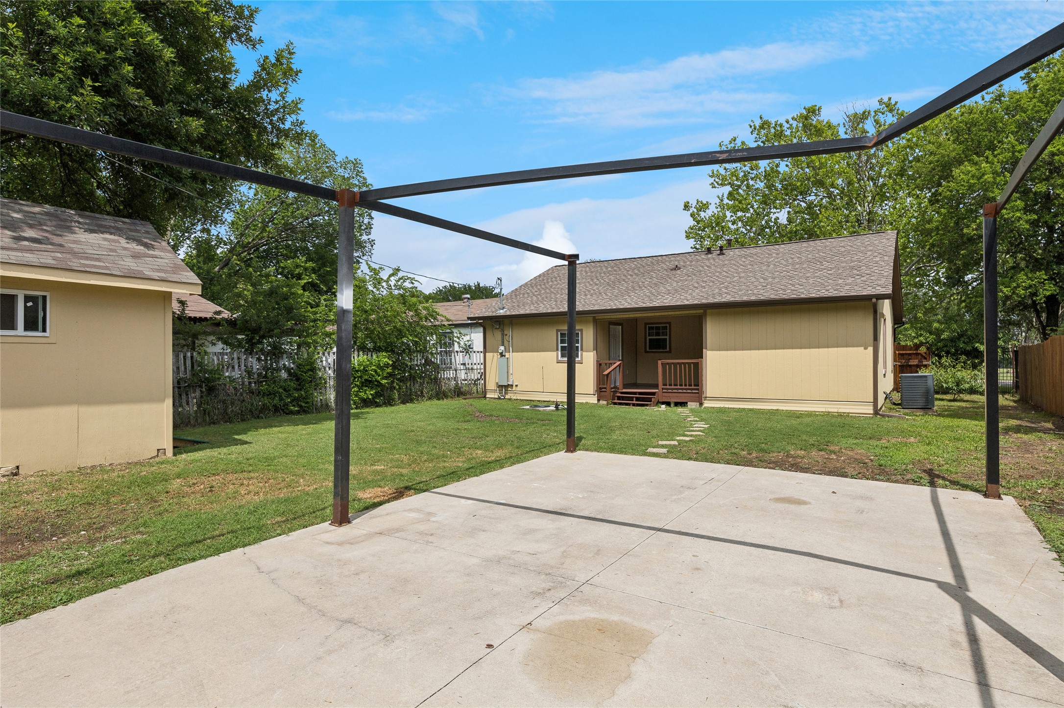 1042 SW 3rd Street Grand Prairie TX 75051