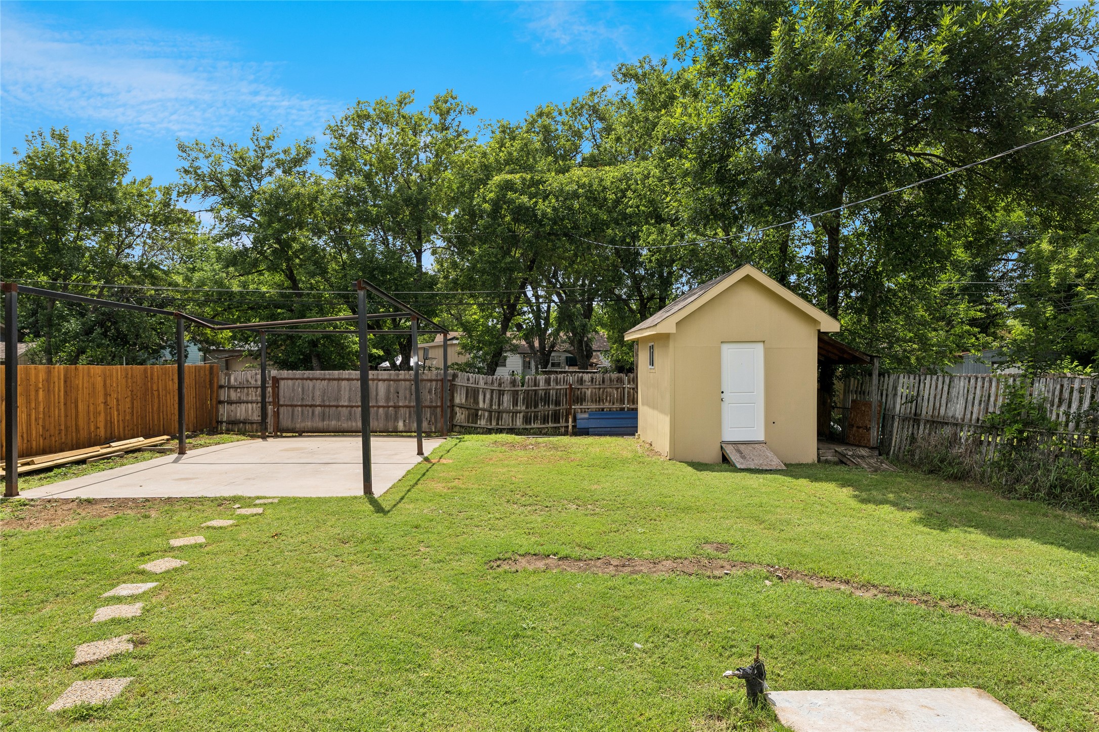 1042 SW 3rd Street Grand Prairie TX 75051