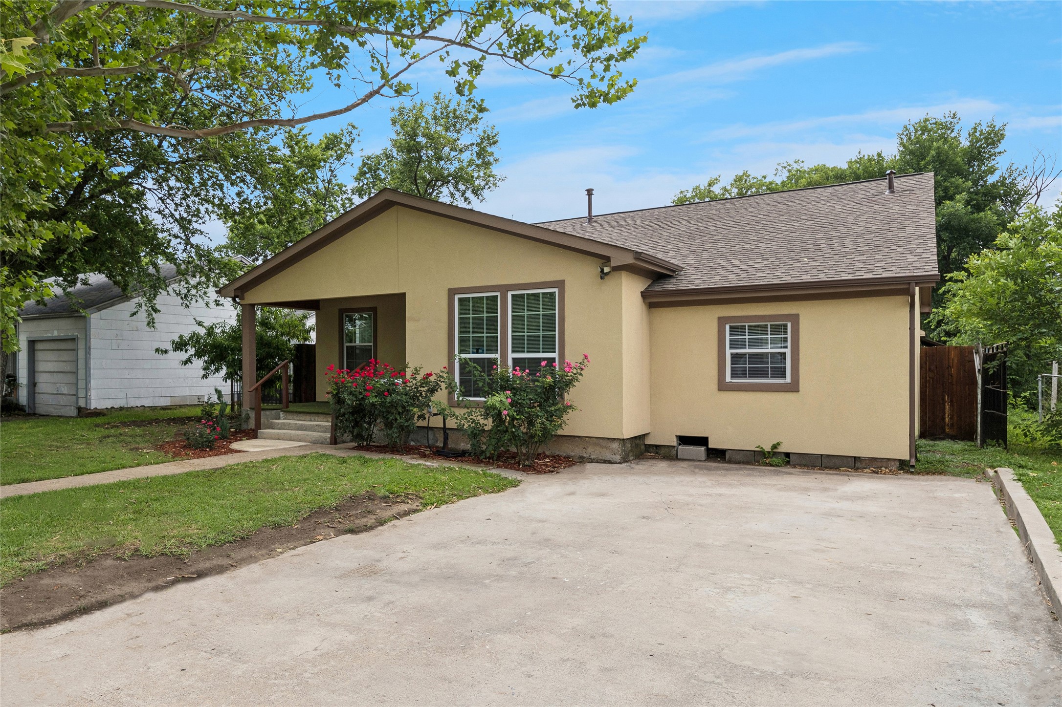 1042 SW 3rd Street Grand Prairie TX 75051