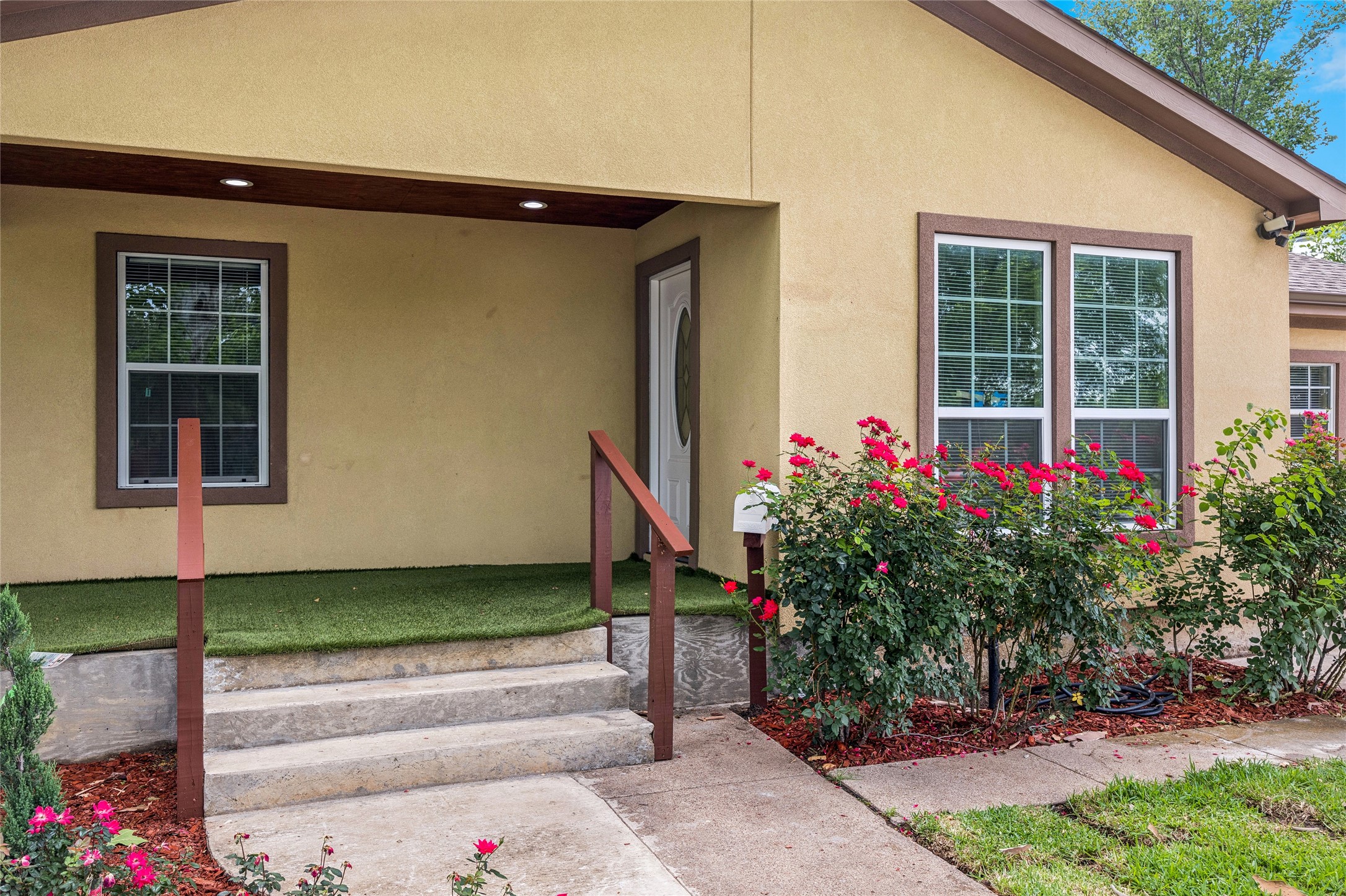 1042 SW 3rd Street Grand Prairie TX 75051