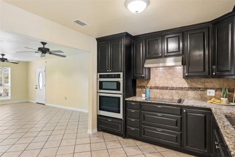 1042 SW 3rd Street Grand Prairie TX 75051
