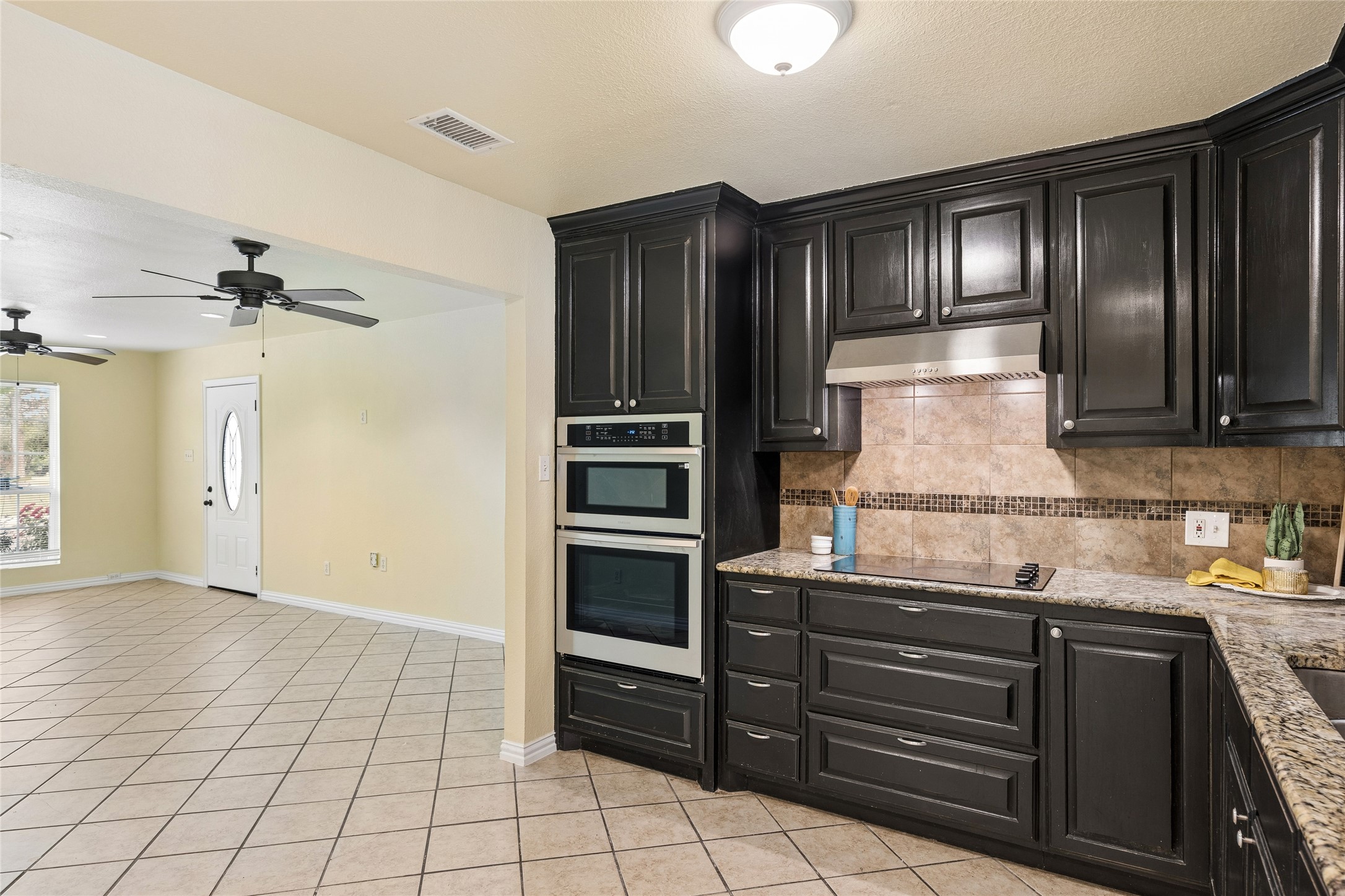 1042 SW 3rd Street Grand Prairie TX 75051