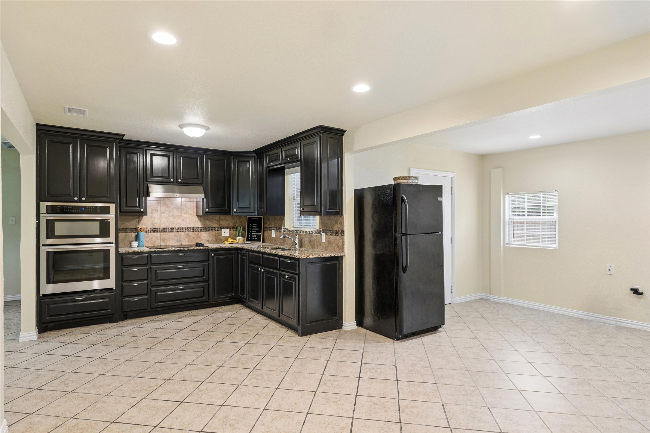 1042 SW 3rd Street Grand Prairie TX 75051
