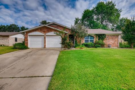 716 Meadowcrest Drive Crowley TX 76036