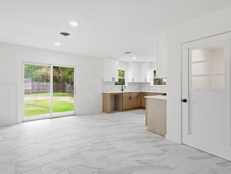 1112 Noble Avenue Carrollton TX 75006