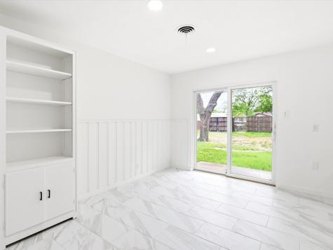 1112 Noble Avenue Carrollton TX 75006