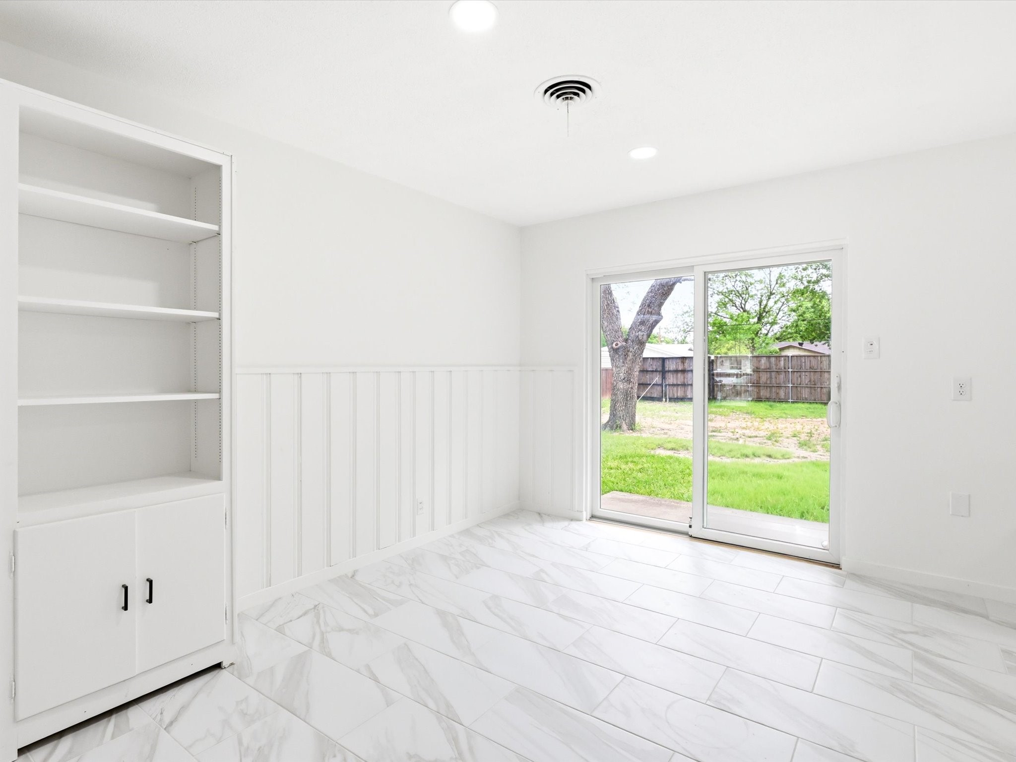 1112 Noble Avenue Carrollton TX 75006