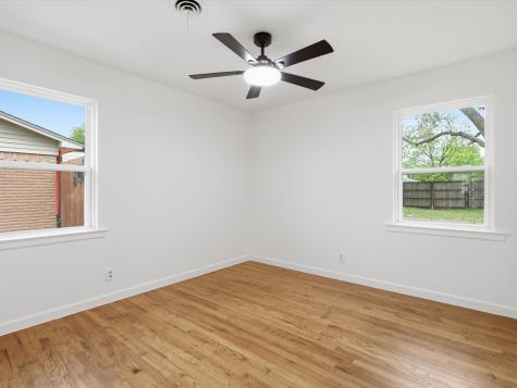 1112 Noble Avenue Carrollton TX 75006