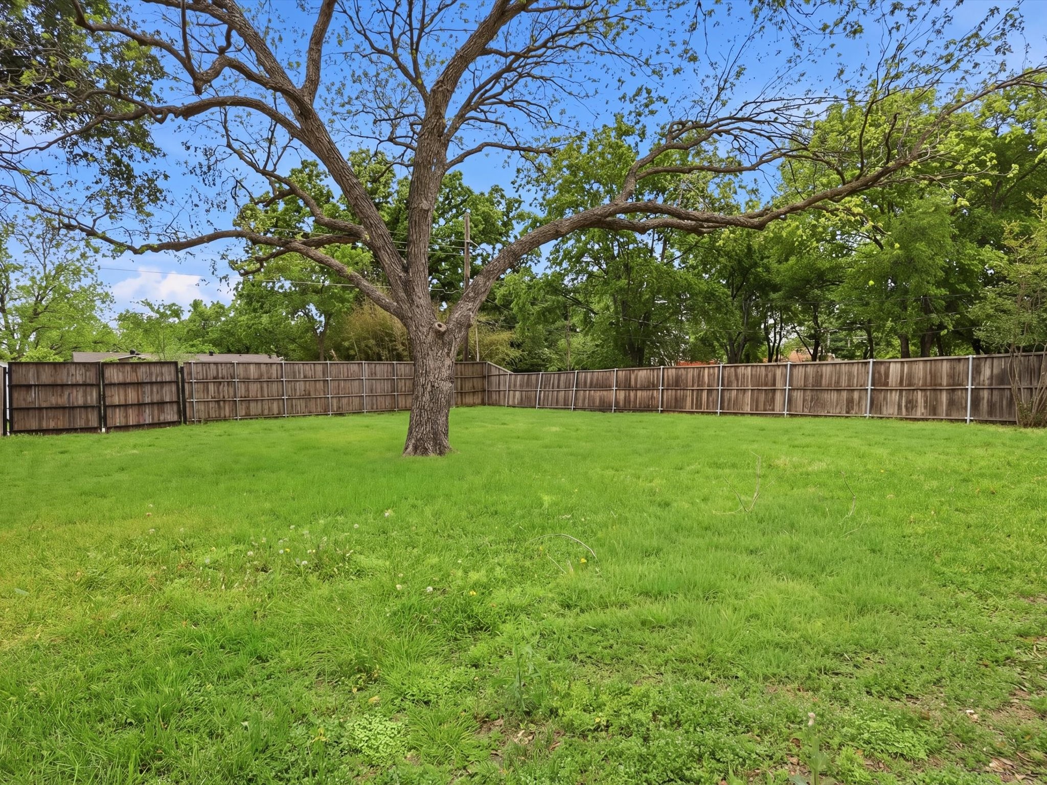 1112 Noble Avenue Carrollton TX 75006