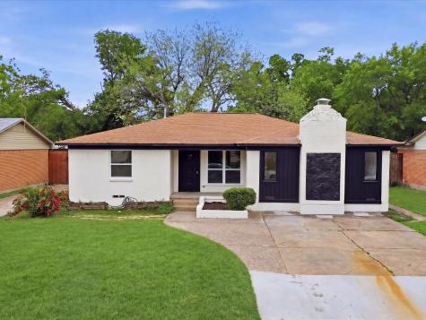 1112 Noble Avenue Carrollton TX 75006