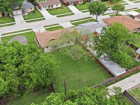 1112 Noble Avenue Carrollton TX 75006