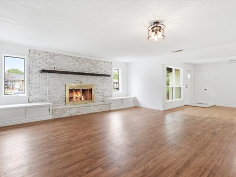 1112 Noble Avenue Carrollton TX 75006