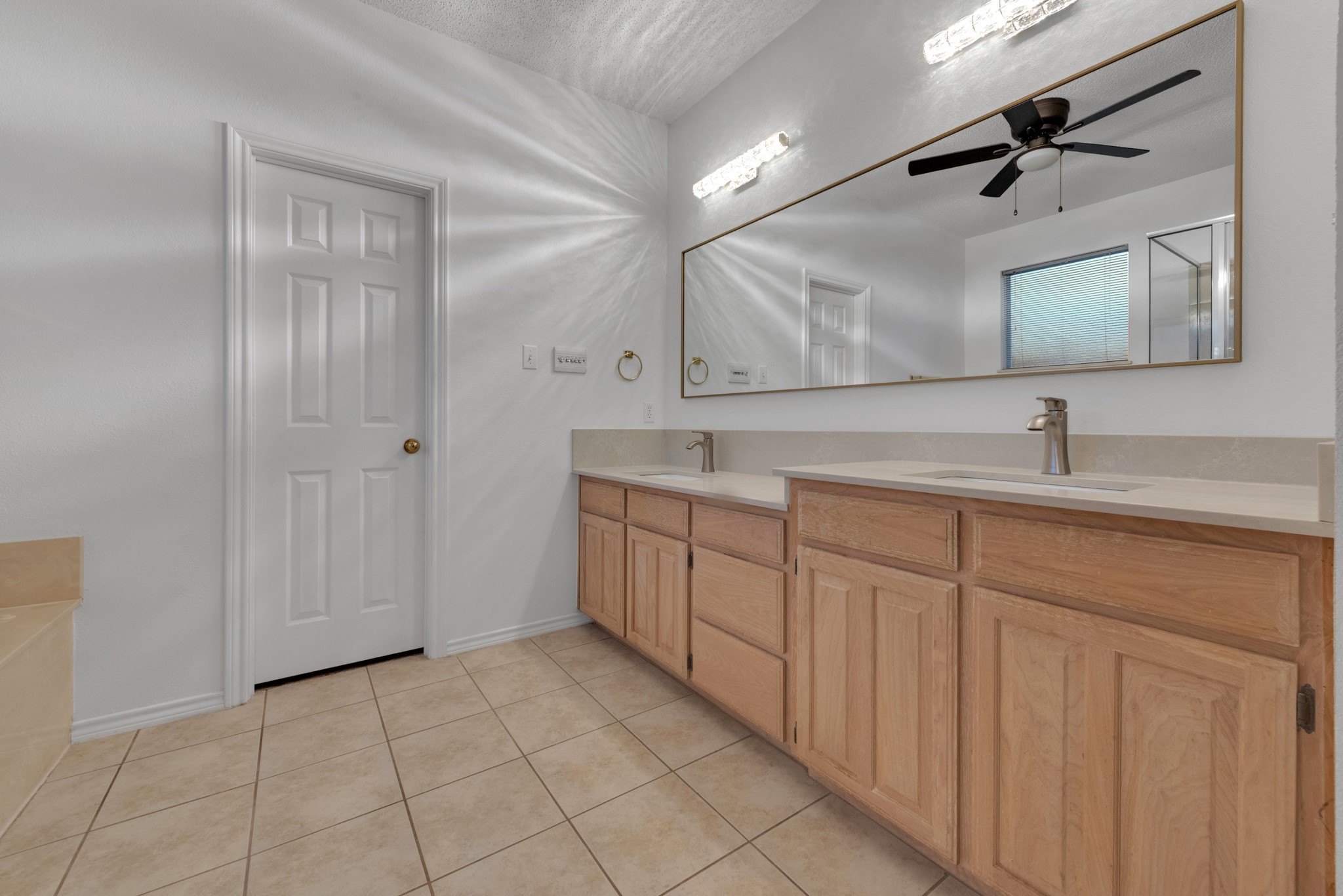 2119 Twin Elms Drive Arlington TX 76012