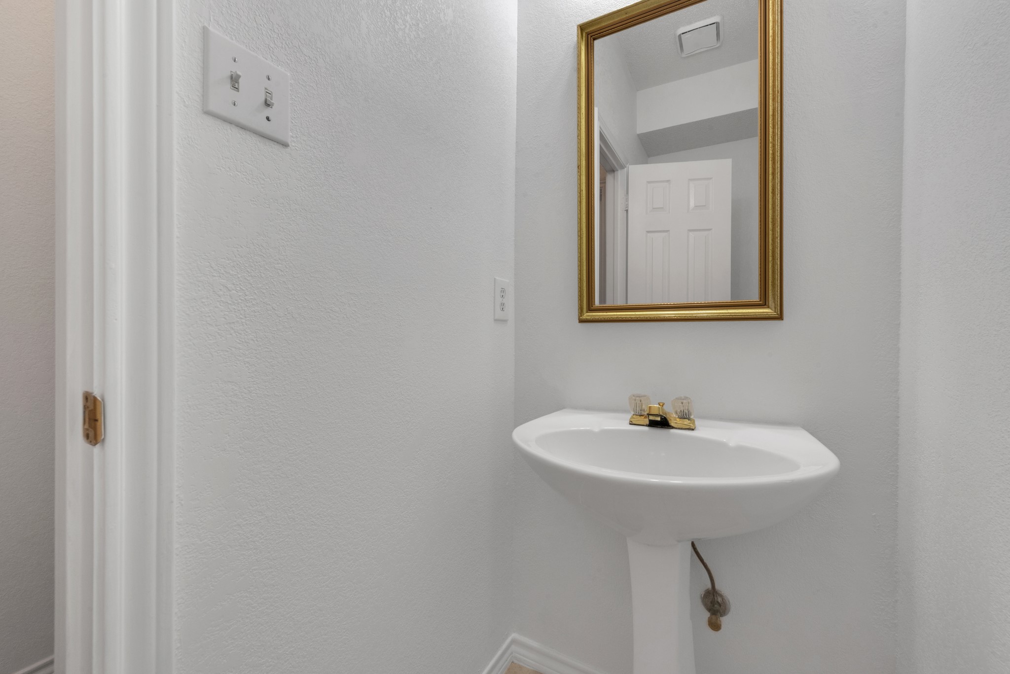 2119 Twin Elms Drive Arlington TX 76012