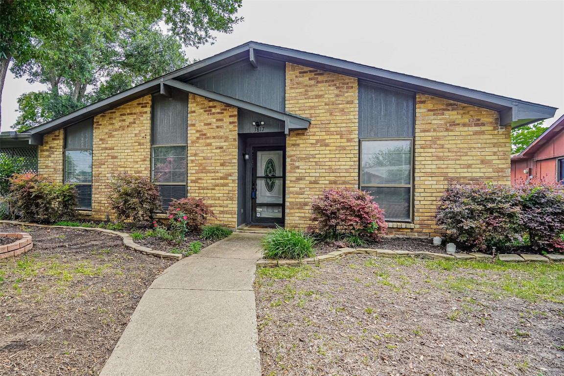1817 Abilene Court Grand Prairie TX 75052