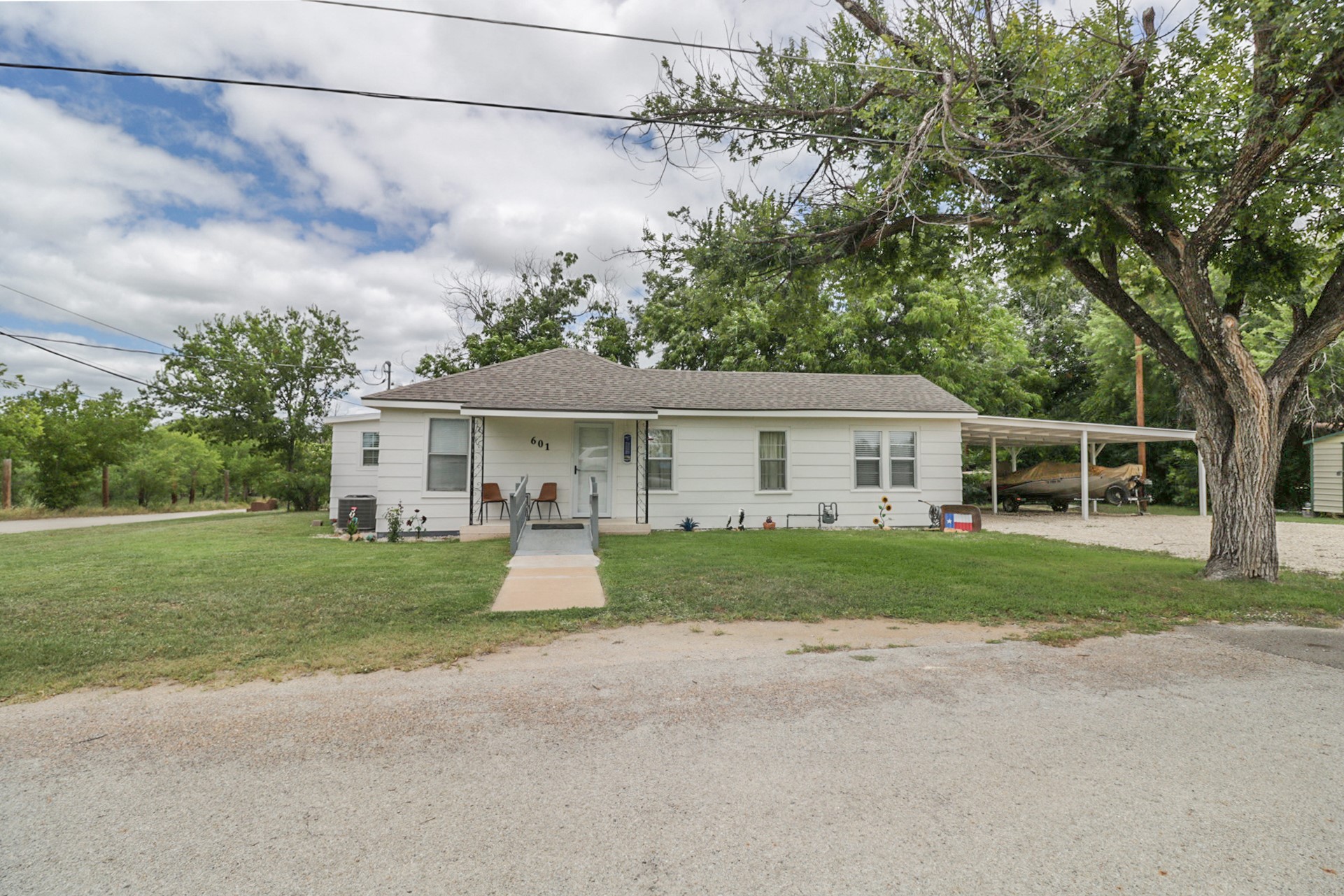 601 E 1st Street Coleman TX 76834