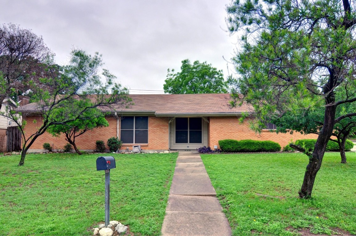 300 Mildred Lane Benbrook TX 76126