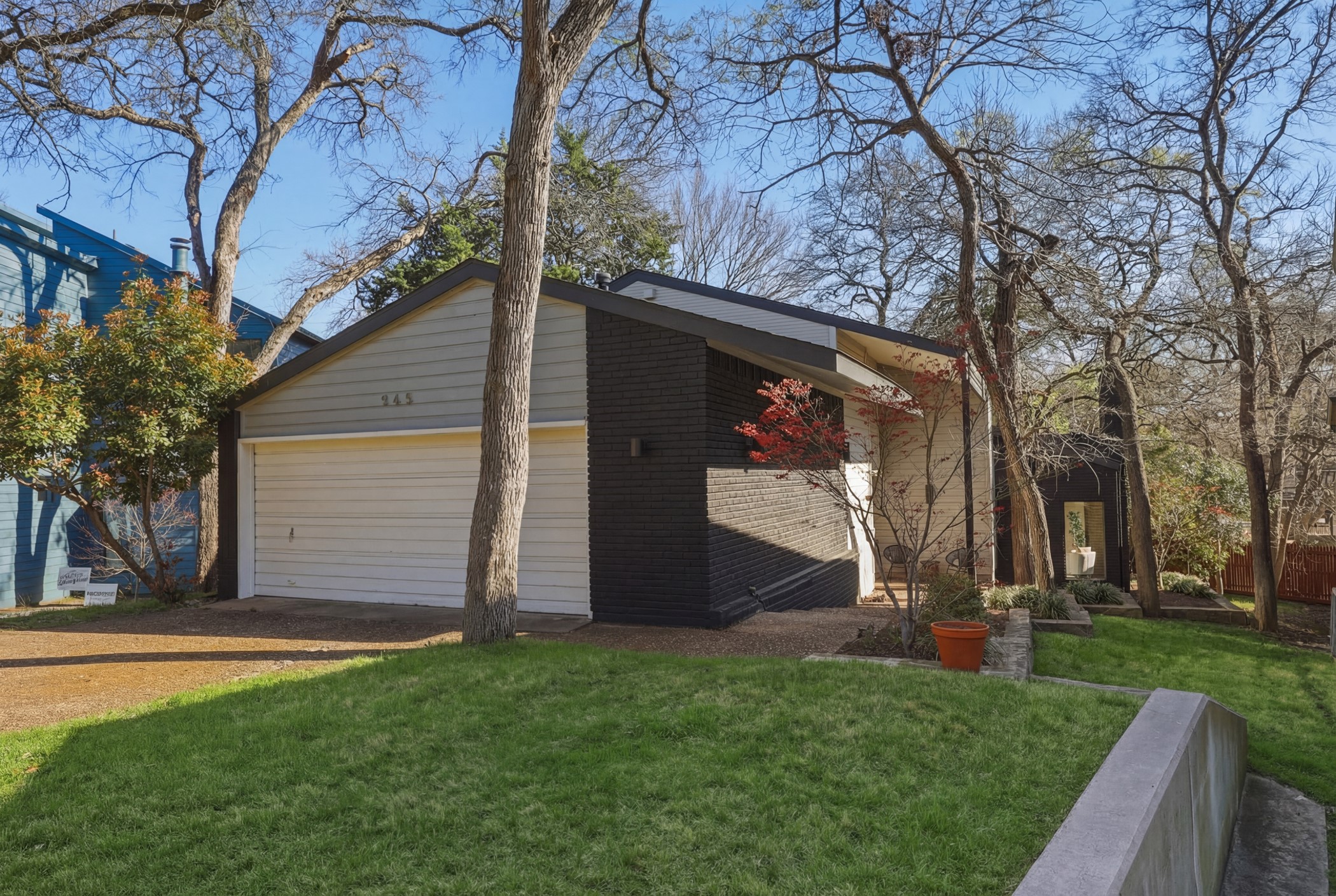 965 Easton Place Dallas TX 75218