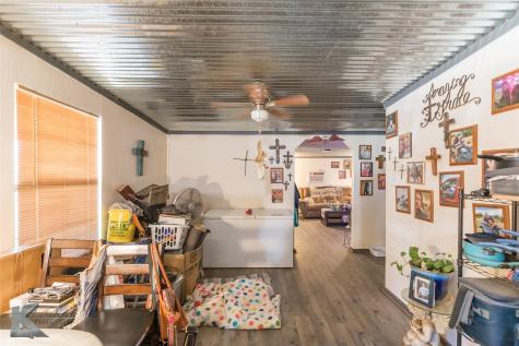 576 Mccartney Lane Tye TX 79563