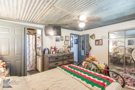 576 Mccartney Lane Tye TX 79563