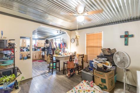 576 Mccartney Lane Tye TX 79563
