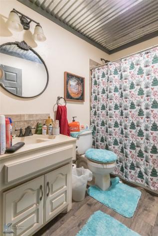 576 Mccartney Lane Tye TX 79563