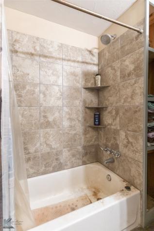 576 Mccartney Lane Tye TX 79563