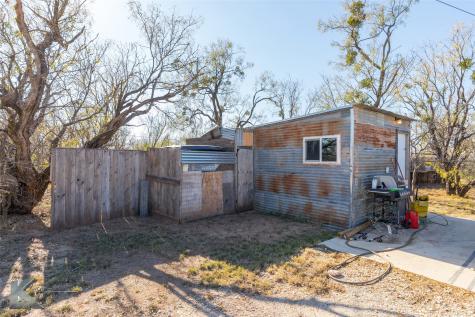 576 Mccartney Lane Tye TX 79563