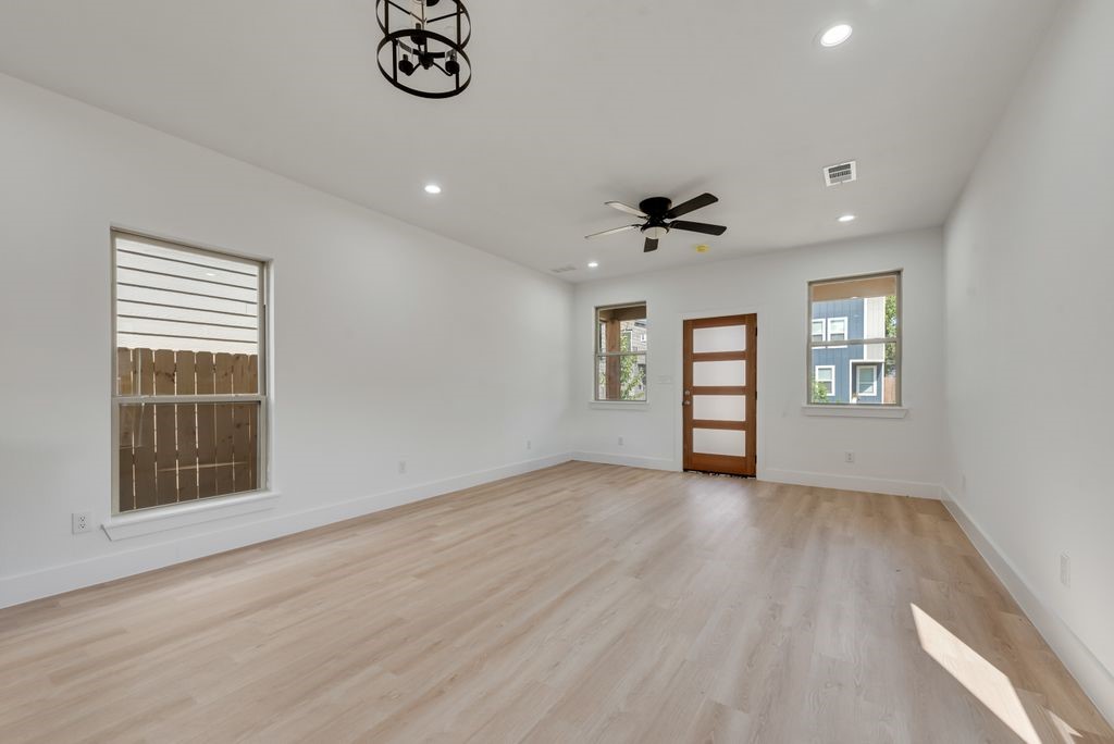 2350 Scott Street Dallas TX 75215