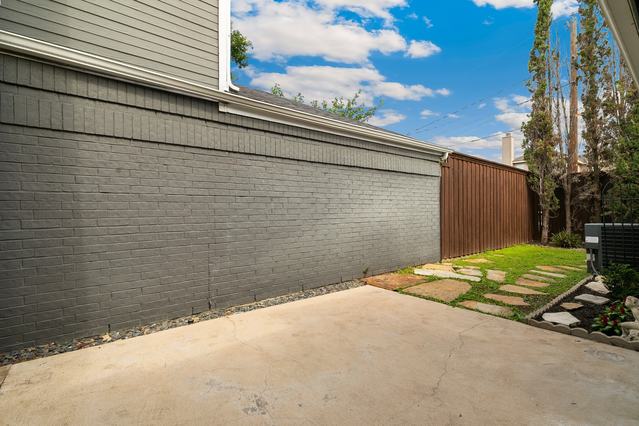 2927 S Bend Drive Dallas TX 75229