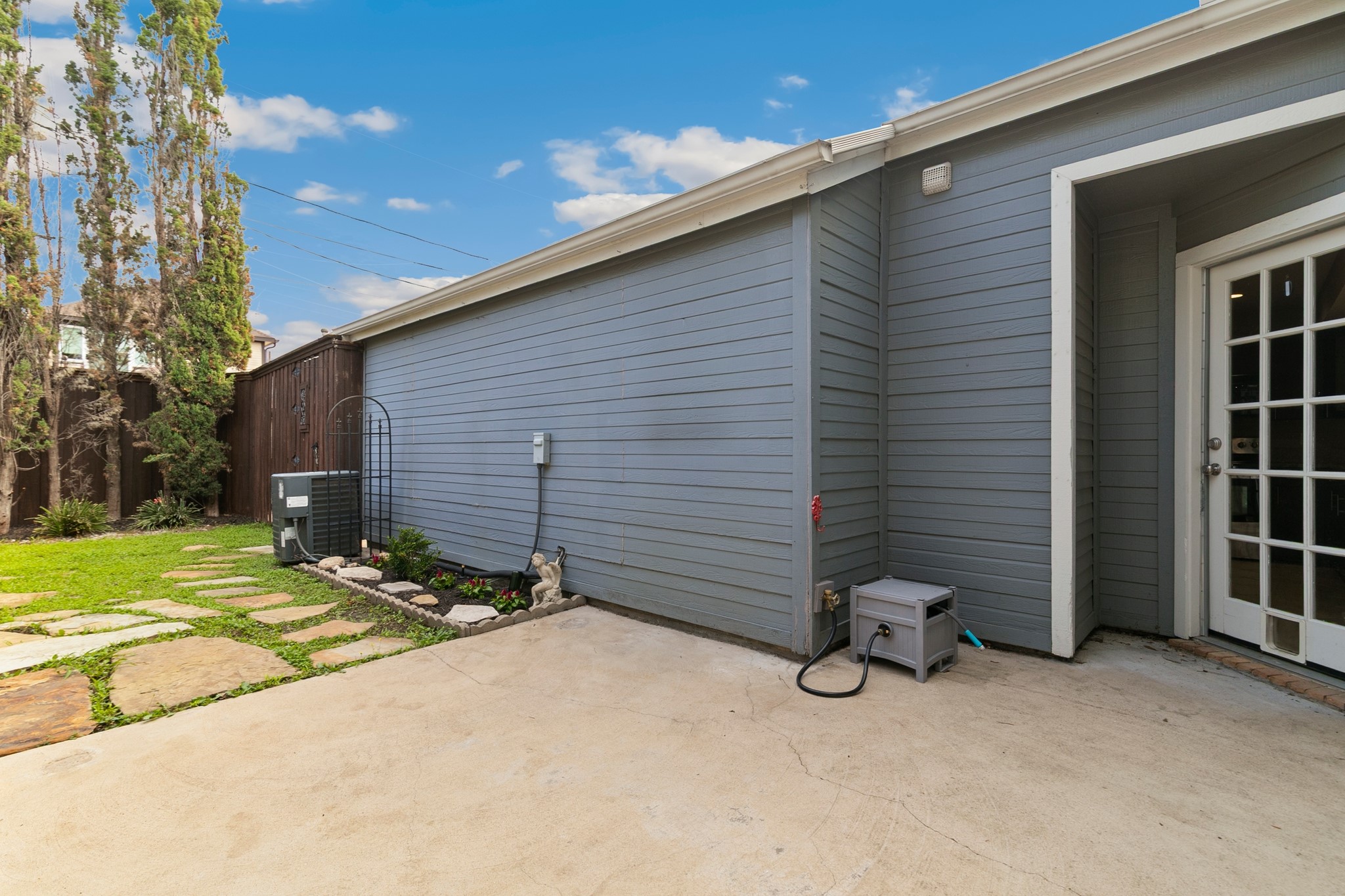 2927 S Bend Drive Dallas TX 75229