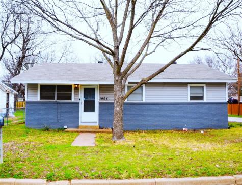 1004 N Robinson Street Cleburne TX 76031